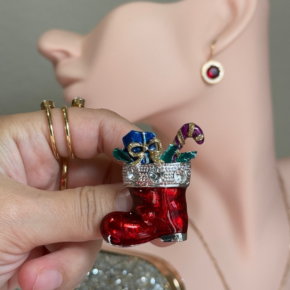 ⚜️🎄 Festive Christmas Silver Red Boot Brooch ❤️🔥🌲 - Picture 6 of 6
